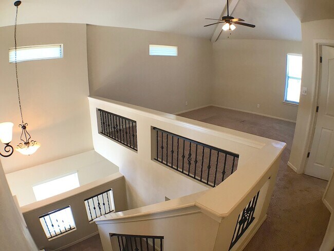 Building Photo - Sandstone Ranch Estates 3 bed with Refrig A/C plus Bonus Loft!