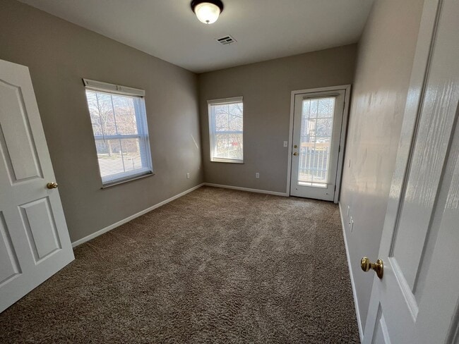 Building Photo - 2 bedroom unit across street from KSU Campus. Available August 1st!