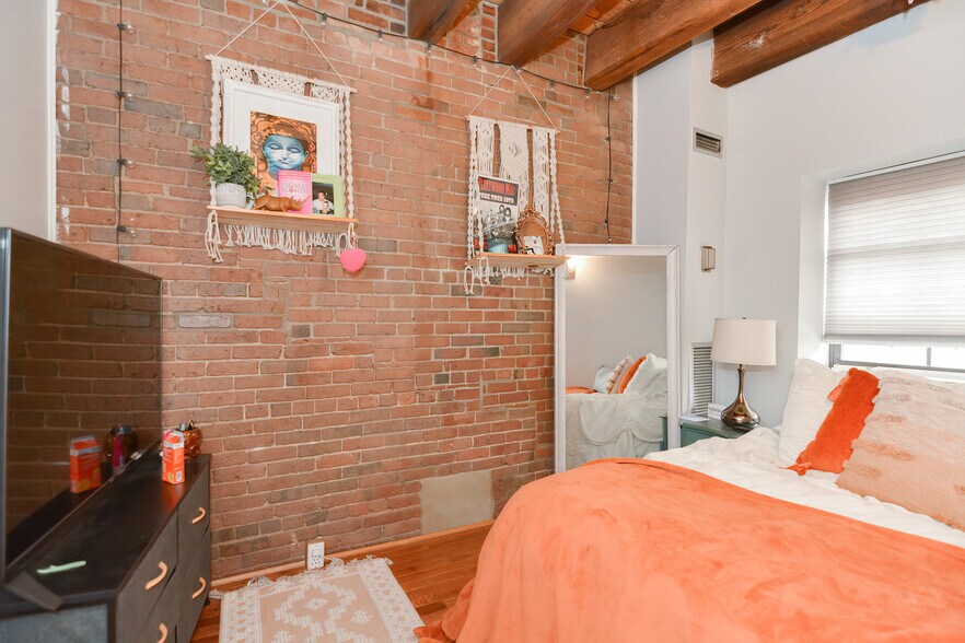 Building Photo - 99 Fulton St