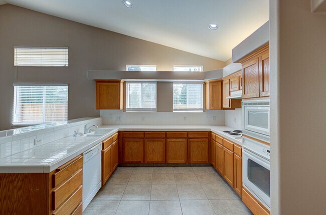 Building Photo - 2898 E Pryor Dr