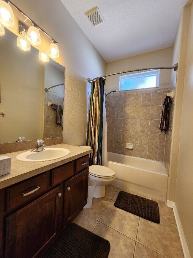 Building Photo - Beautiful 4 Bedroom 4 Bath Home In Ruskin