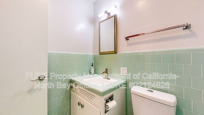 Building Photo - 2450 Grosse Ave