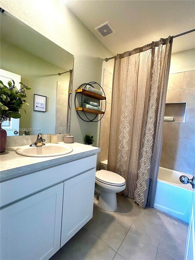 Building Photo - 453 NE 5th St