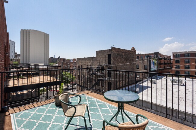 Building Photo - 2708 N Lehmann Ct