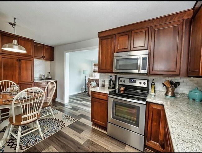 Building Photo - 265 Constellation Dr