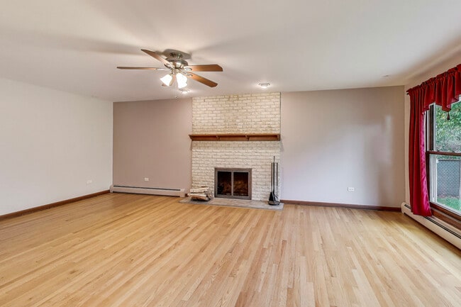 Building Photo - 933 Garden Ln