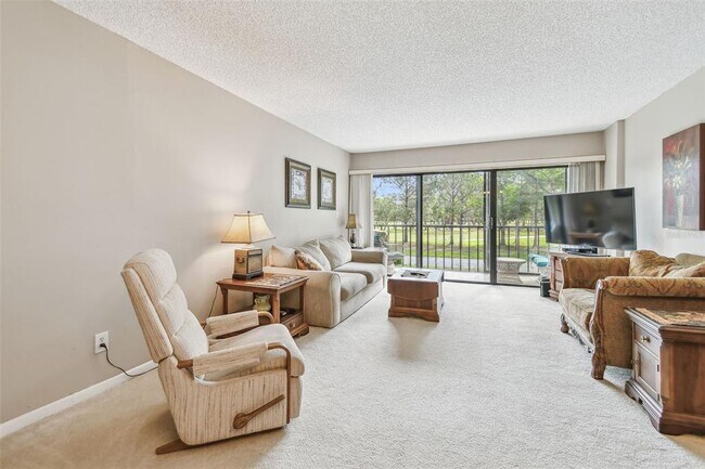 Building Photo - 2700 Cove Cay Dr