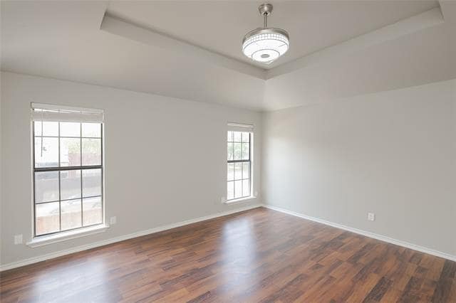 Building Photo - 532 Lake Forest Dr