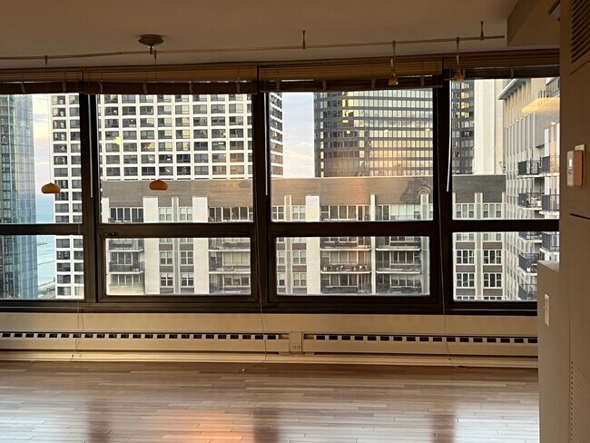 Building Photo - 360 E Randolph St