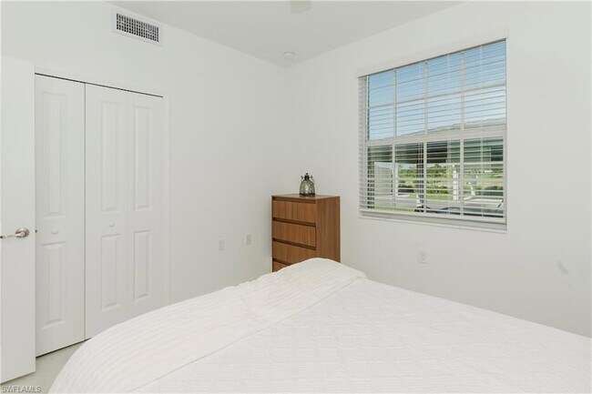 Building Photo - 15285 Green Acre Avenue Unit 418