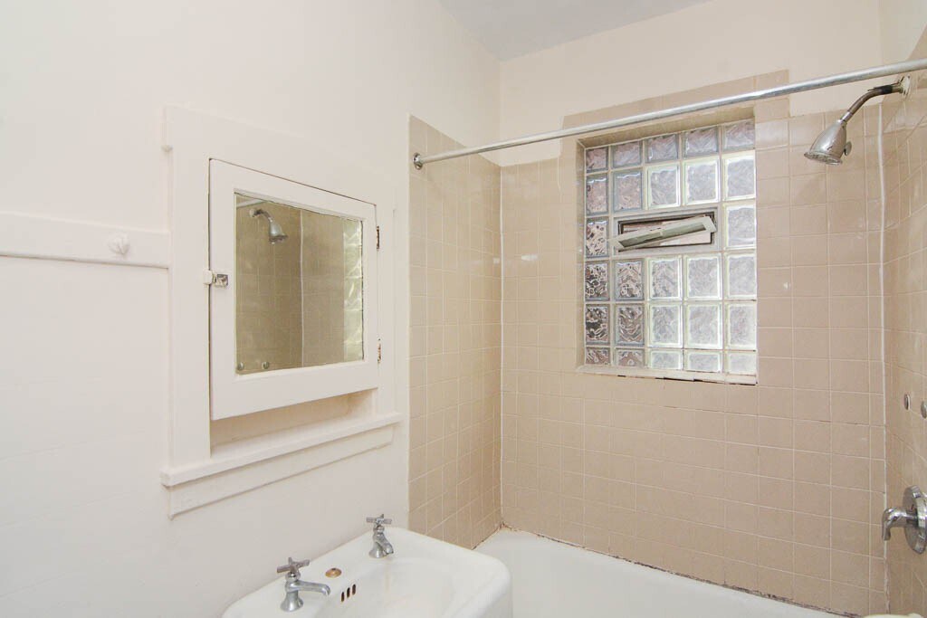 Building Photo - 4321 N Paulina St