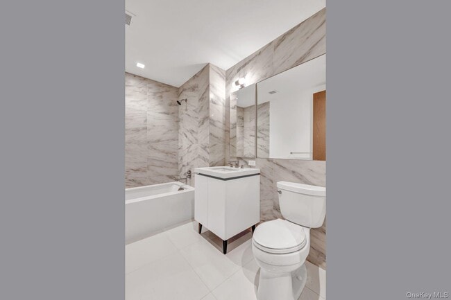 Building Photo - 200 E 21st St