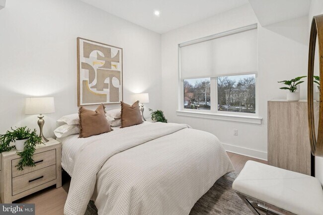 Building Photo - 30 W Allens Ln