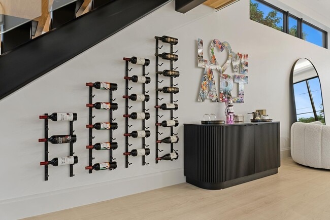 Building Photo - 220 S Swinton Ave