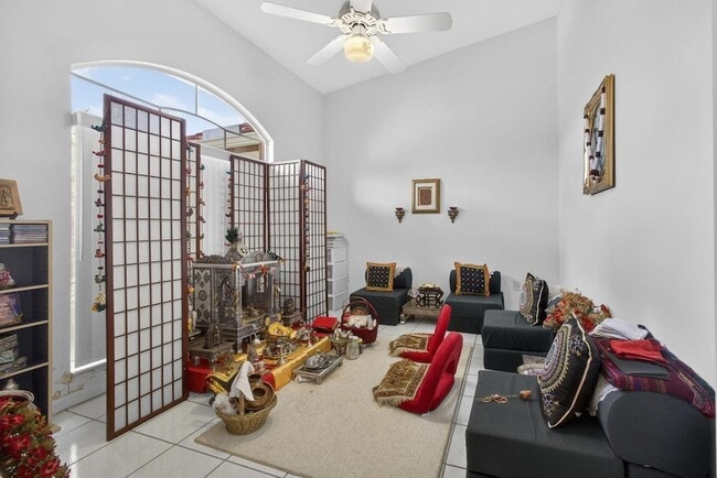 Building Photo - 1940 S Club Dr