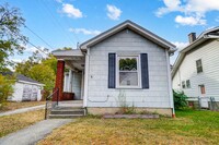 Building Photo - Two Bedroom, One Bathroom House in Hamilton