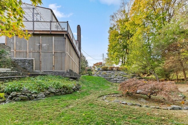 Building Photo - 202 E Garden Rd