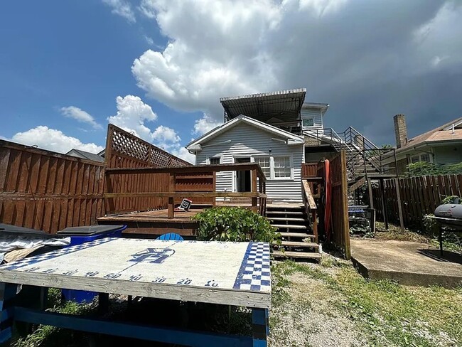 Building Photo - 612 Columbia Ave