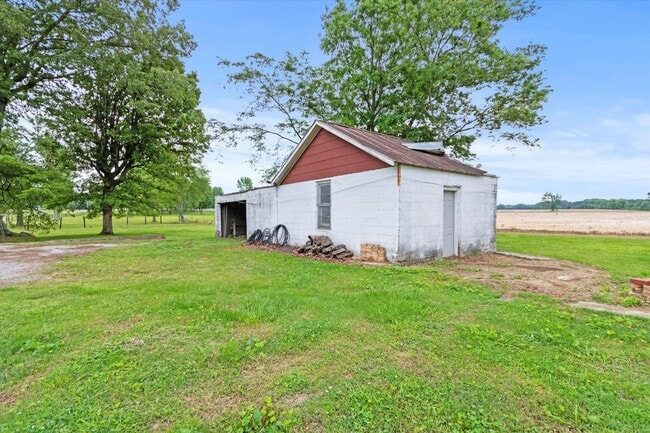 Building Photo - Charming Full Brick Home in Peaceful Country Setting