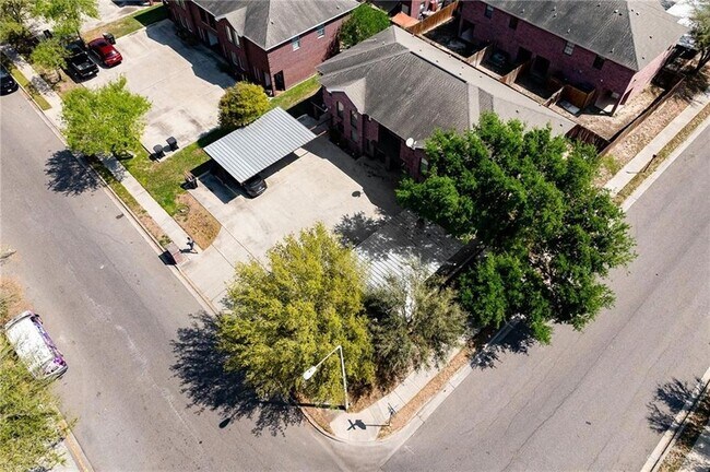 Building Photo - 213 S 49th St