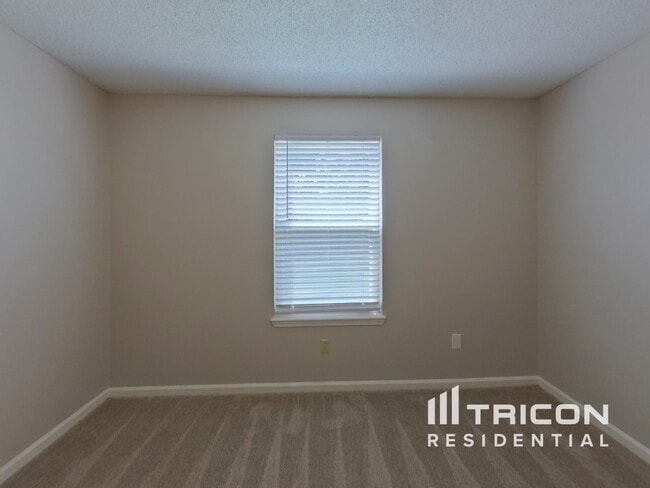 Building Photo - 1850 Yukon Ct