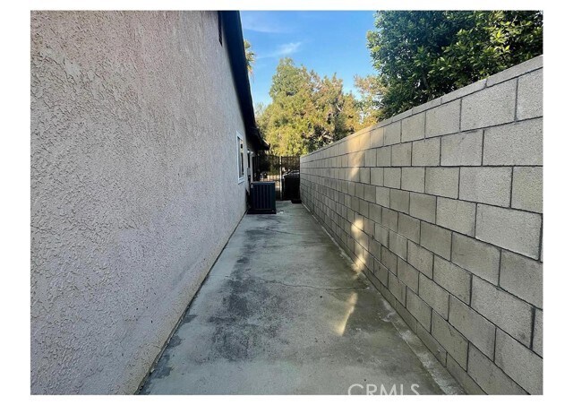 Building Photo - 2231 Lerona Ave