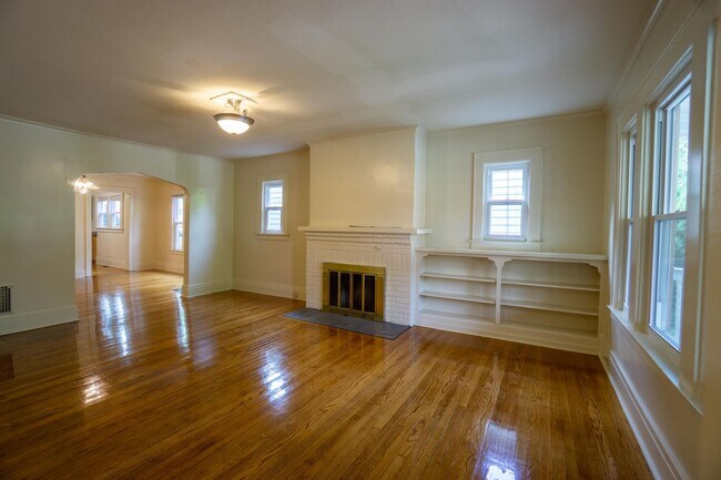 Building Photo - 231 Fellows Ave