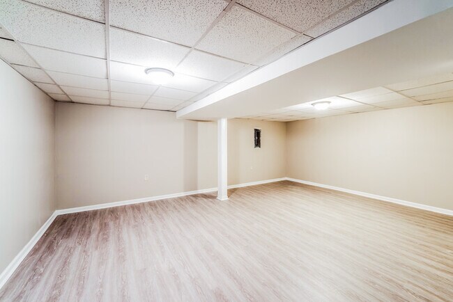 Building Photo - 4054 Brookmont Dr