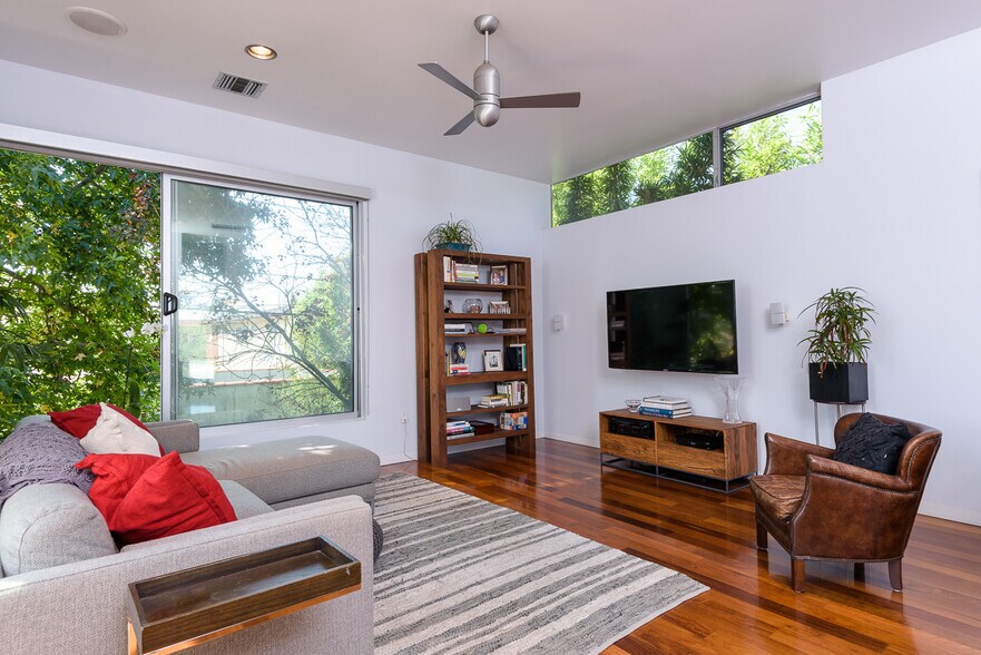 Building Photo - 1513 S Orange Grove Ave