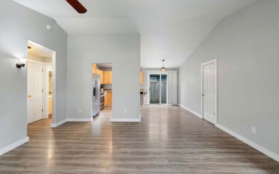 Living room - 4416 NE 123rd Ave