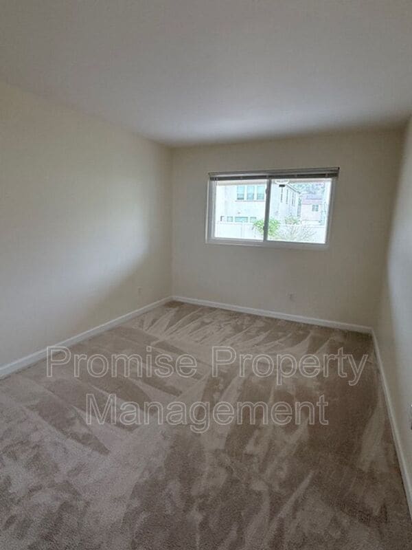 Building Photo - 1320 La Miranda Ave