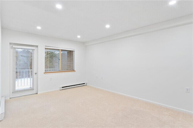 Building Photo - 30 Argyle Ave