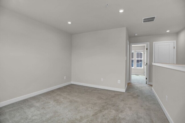 Building Photo - Luxury 4-Story Townhome with Rooftop Terrace!