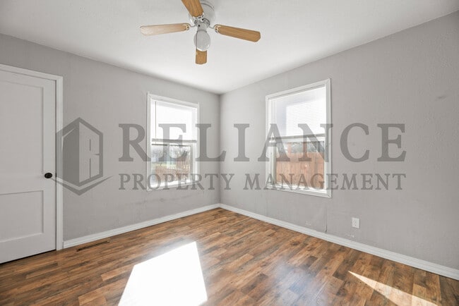 Building Photo - 1017 N Pershing St