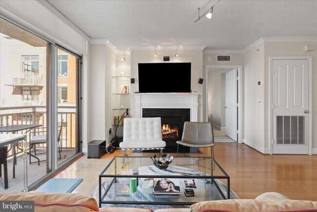 Building Photo - 1220 N Fillmore St