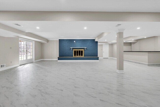 Building Photo - 8616 Chateau Dr