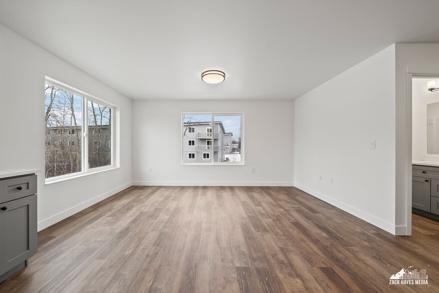 Living room - 1493 W 40th Ave