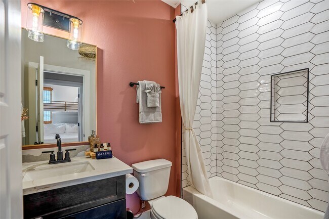 Building Photo - 3802 Buck St