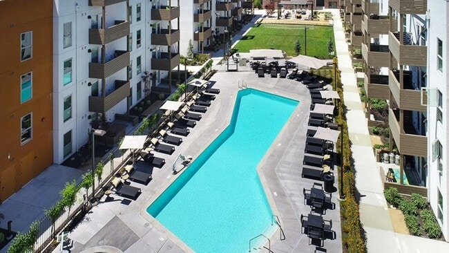 Building Photo - 868 S 5th St