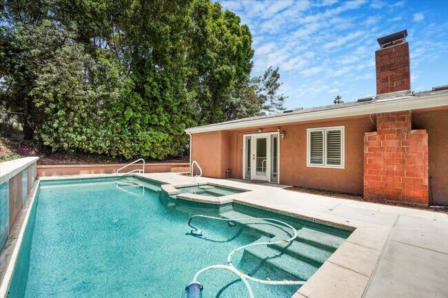 Building Photo - 7365 Pomelo Dr
