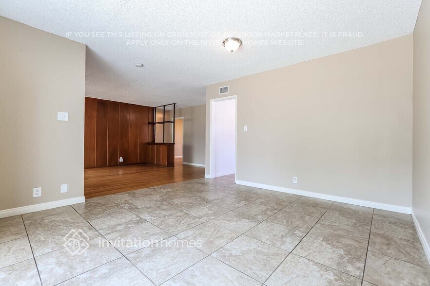 Building Photo - 15040 Valerio St