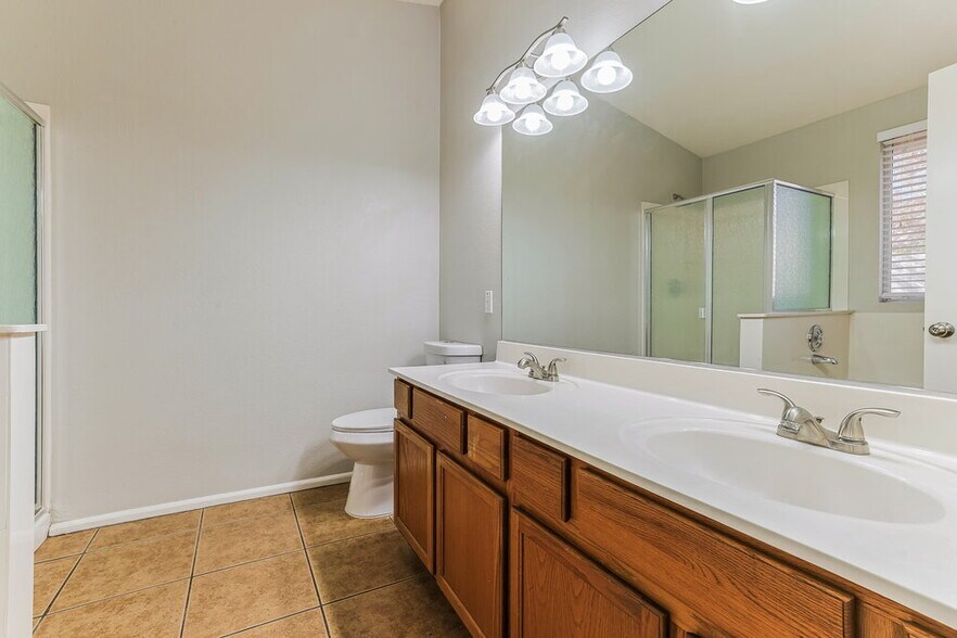 Building Photo - 2625 S 156th Ave