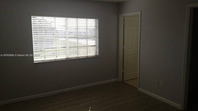 Building Photo - 2041 Nassau Dr