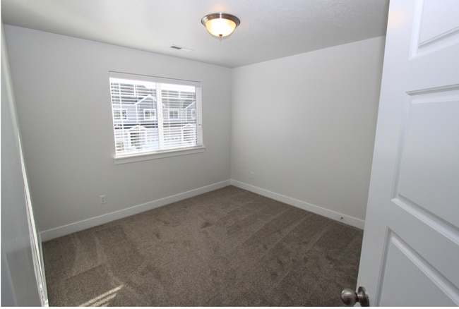 Building Photo - AVAILABLE NOW ~ Lehi Exchange Townhouse