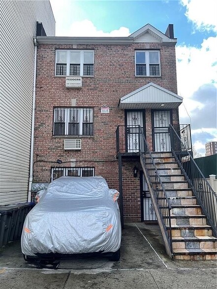 Building Photo - 796 E 165th St