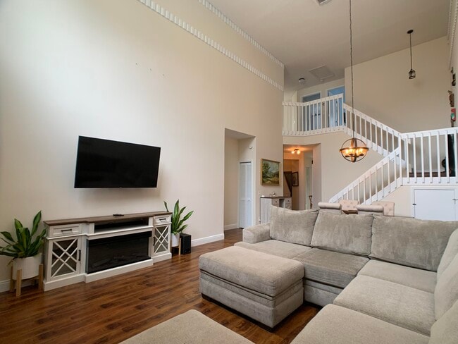 Building Photo - 10465 Mateo Ct