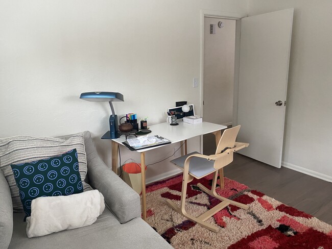 Building Photo - 600 NE 12th St