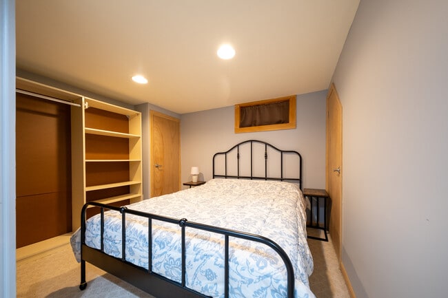 Building Photo - 6057 Clinton Ave