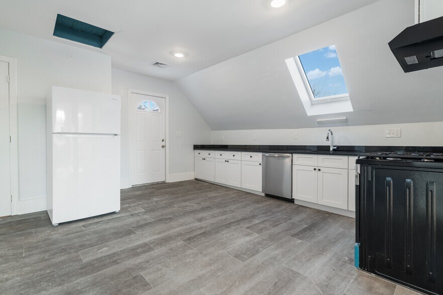 Building Photo - 108 Paul Gore St