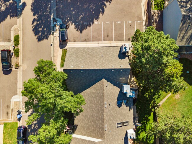 Building Photo - 3556 Queen Anne Way